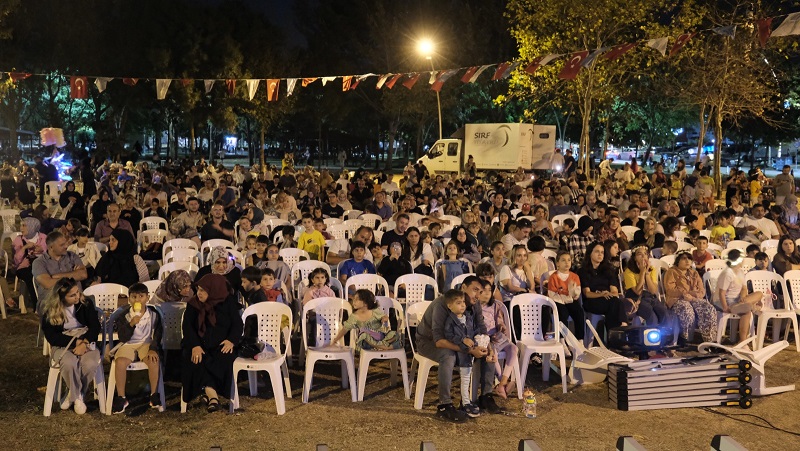 Başiskeleli Çocukların Açık Hava Sinema Keyfi