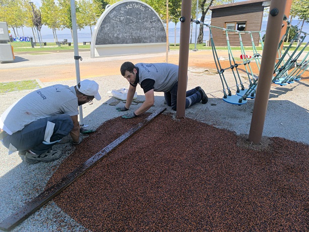 Karamürsel Ereğli Aktif Park’ın zemini yenilendi